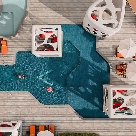 V Hotel Dubai, Curio Collection By Hilton Eksteriør bilde 3D rendering of a pool