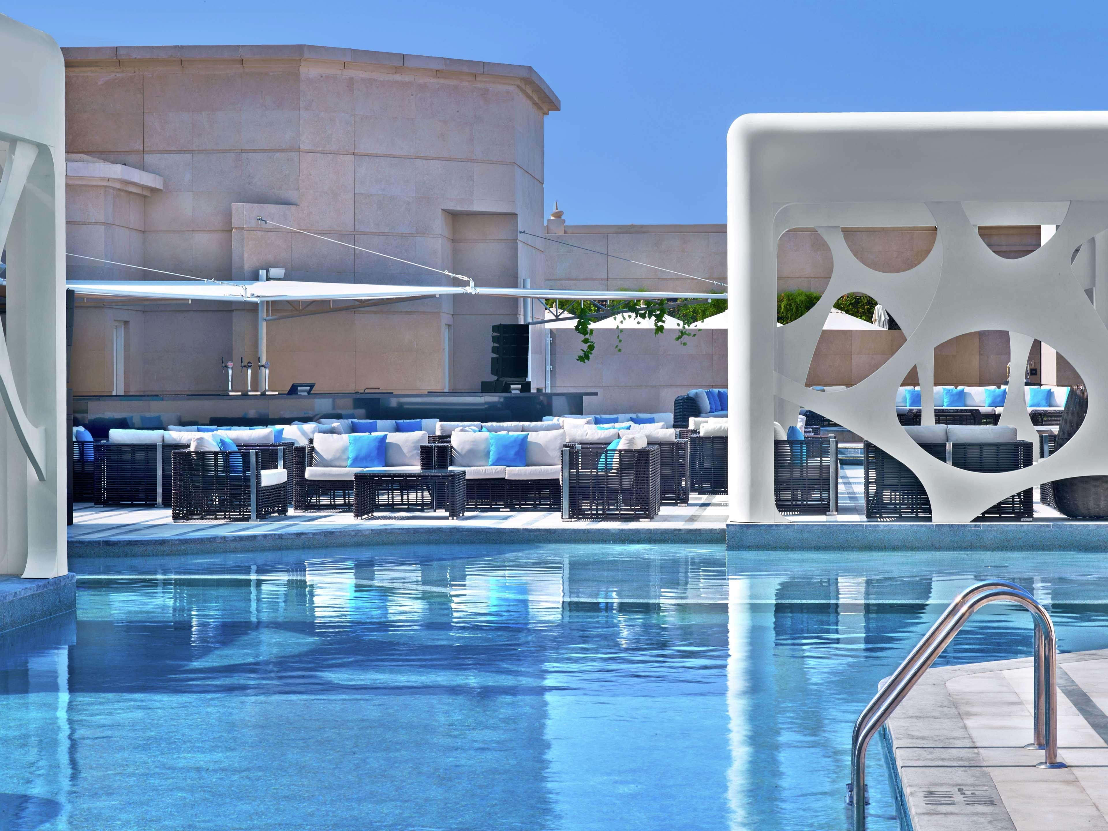 V Hotel Dubai, Curio Collection By Hilton Eksteriør bilde The rooftop pool at the W Hollywood
