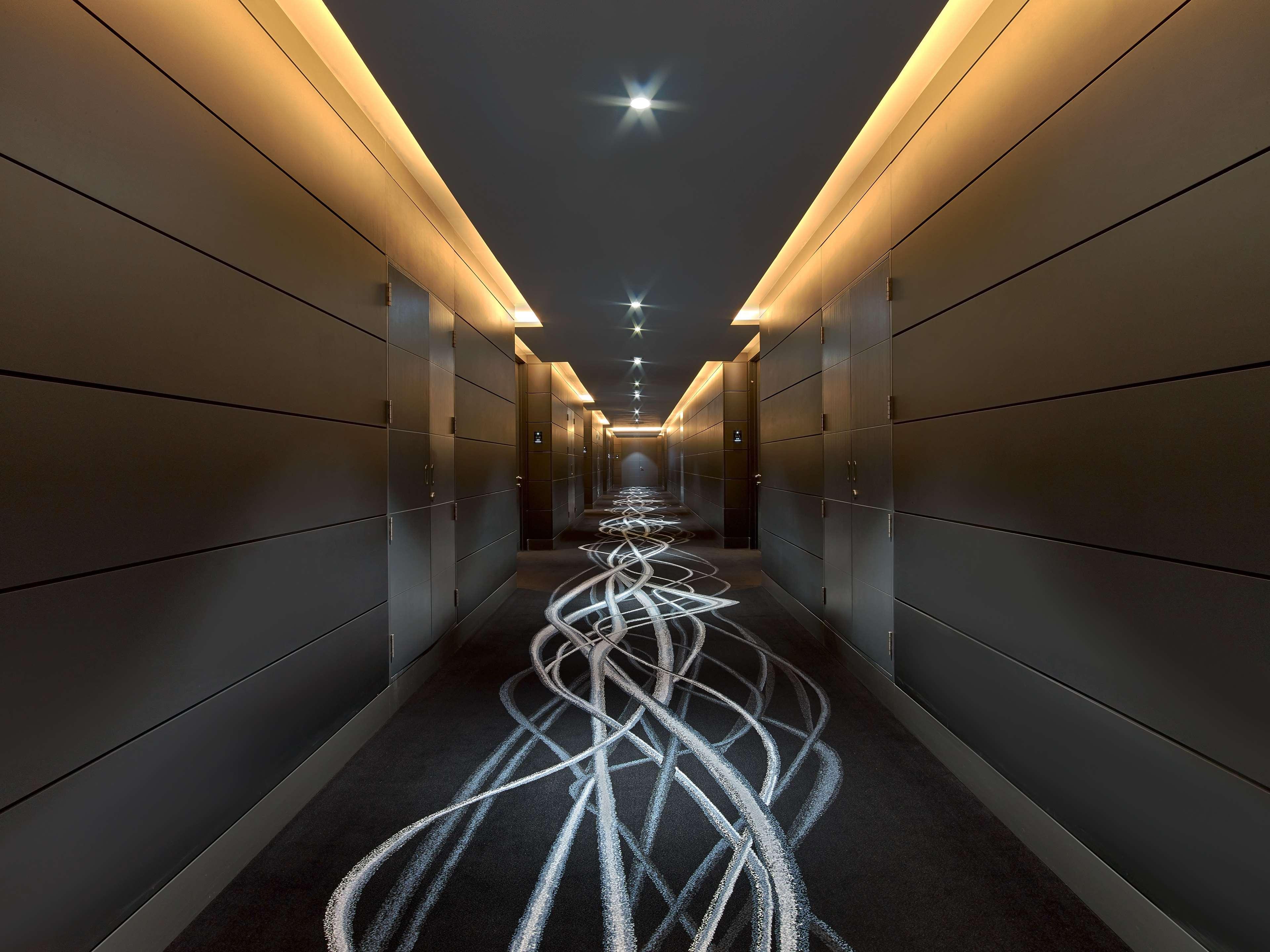 V Hotel Dubai, Curio Collection By Hilton Eksteriør bilde The interior of the hotel