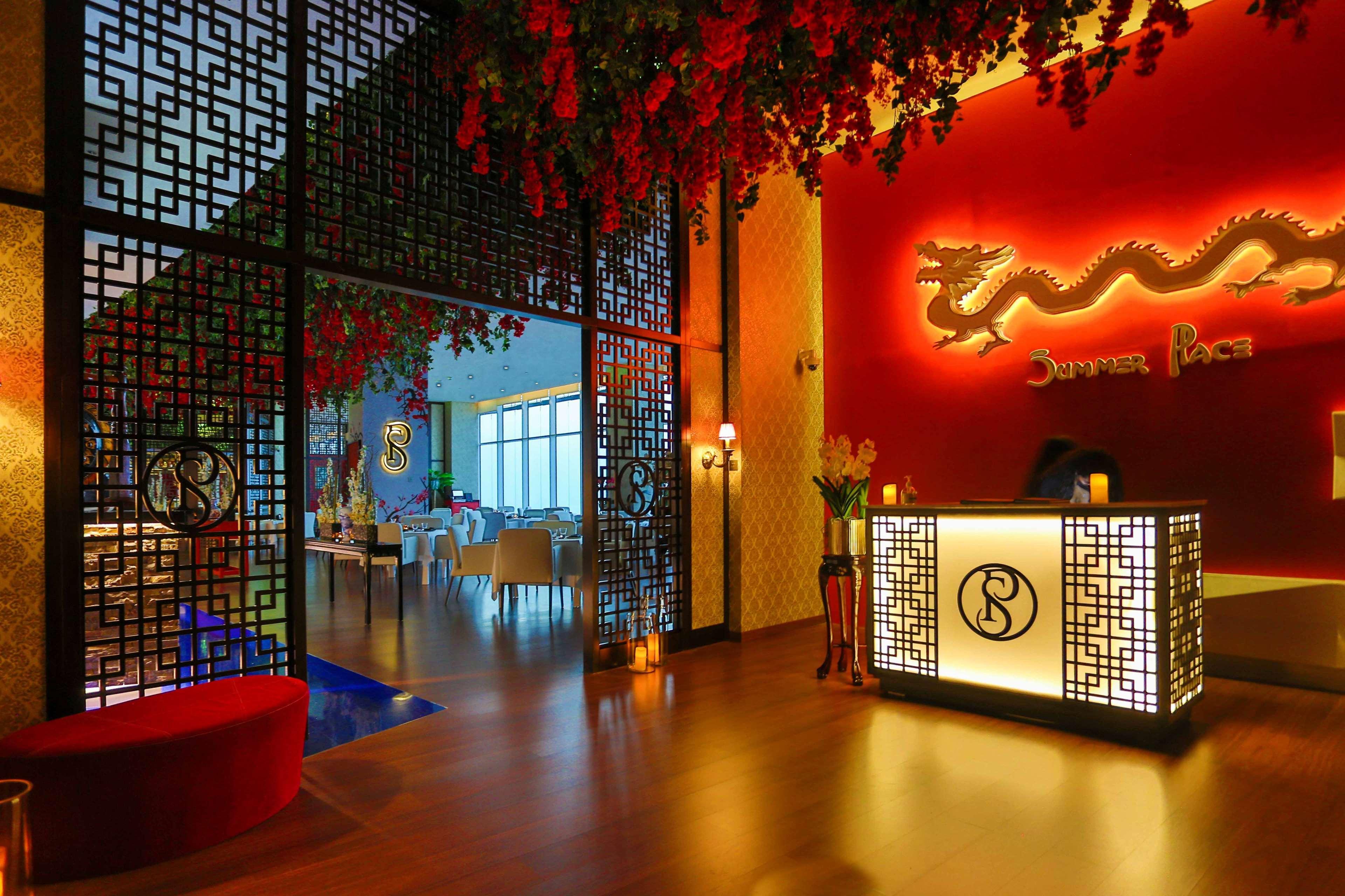 V Hotel Dubai, Curio Collection By Hilton Eksteriør bilde The lobby of the restaurant