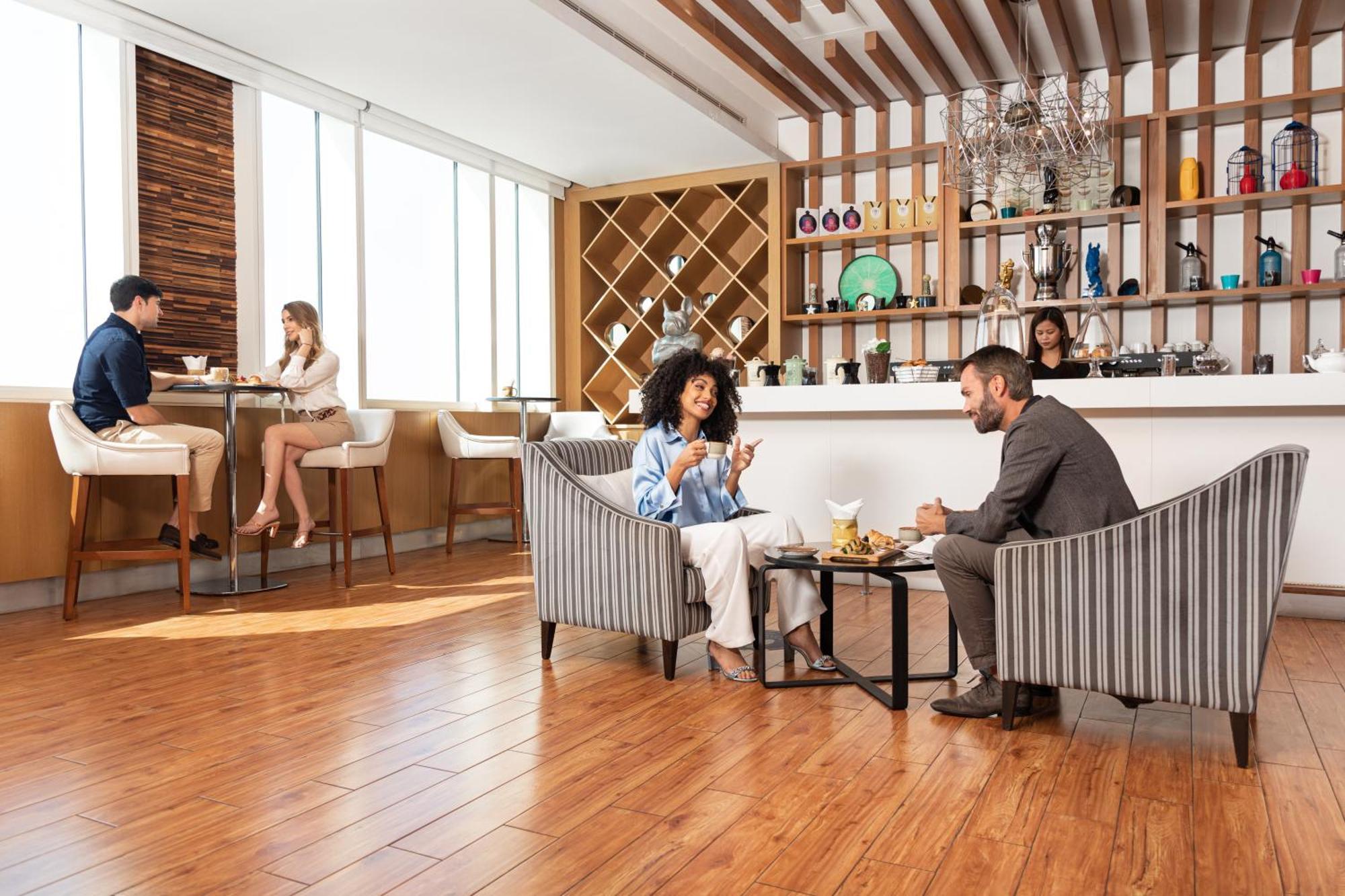 V Hotel Dubai, Curio Collection By Hilton Eksteriør bilde The lounge at the airport