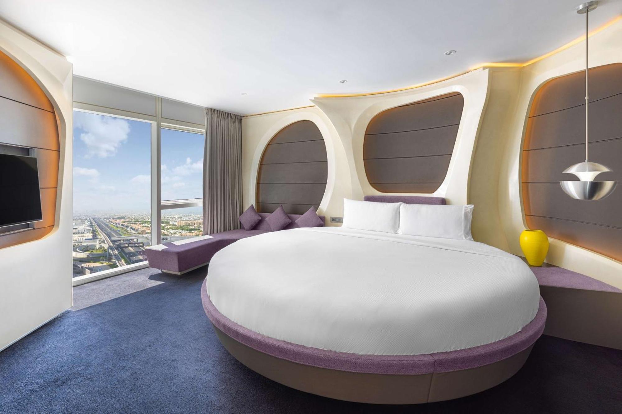 V Hotel Dubai, Curio Collection By Hilton Eksteriør bilde A bedroom at the hotel